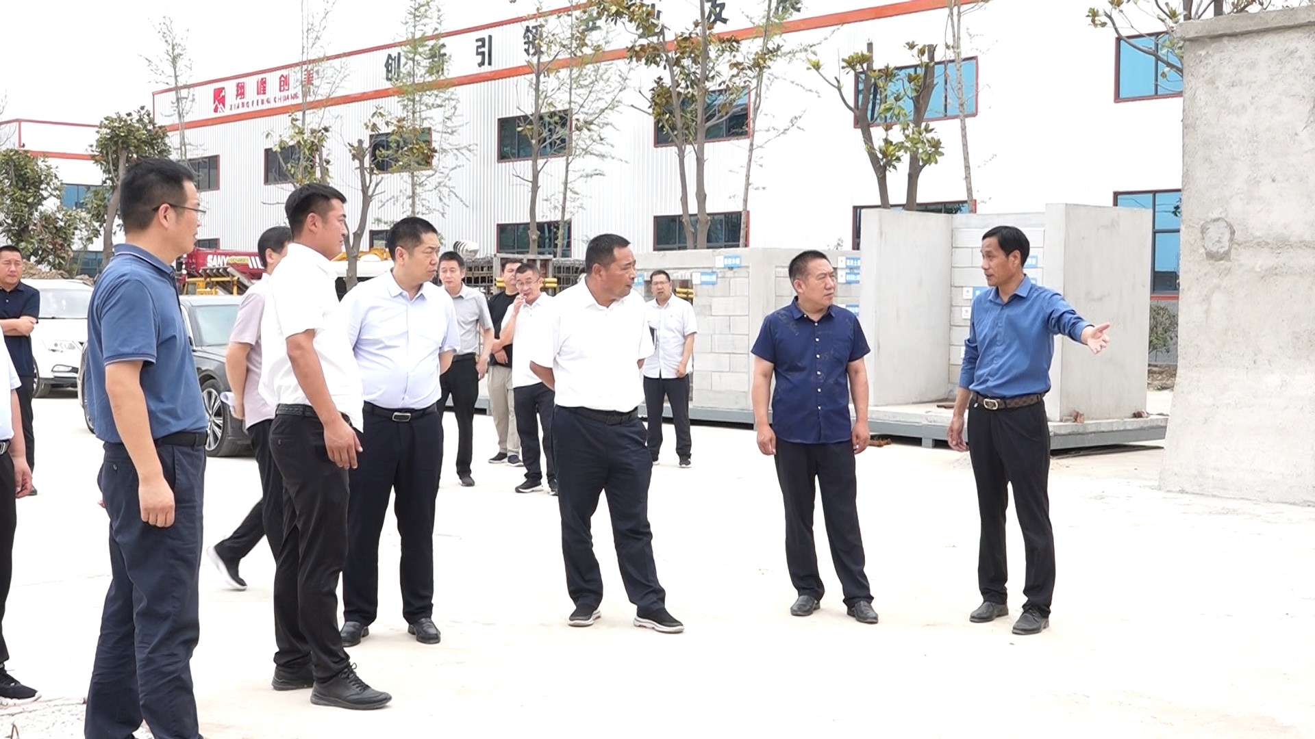 【翔峰新聞】市委書記趙丹 李飛帶隊(duì)調(diào)研秣陵鎮(zhèn)翔峰創(chuàng)美生產(chǎn)基地